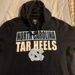 24/7 Blue UNC pullover medium